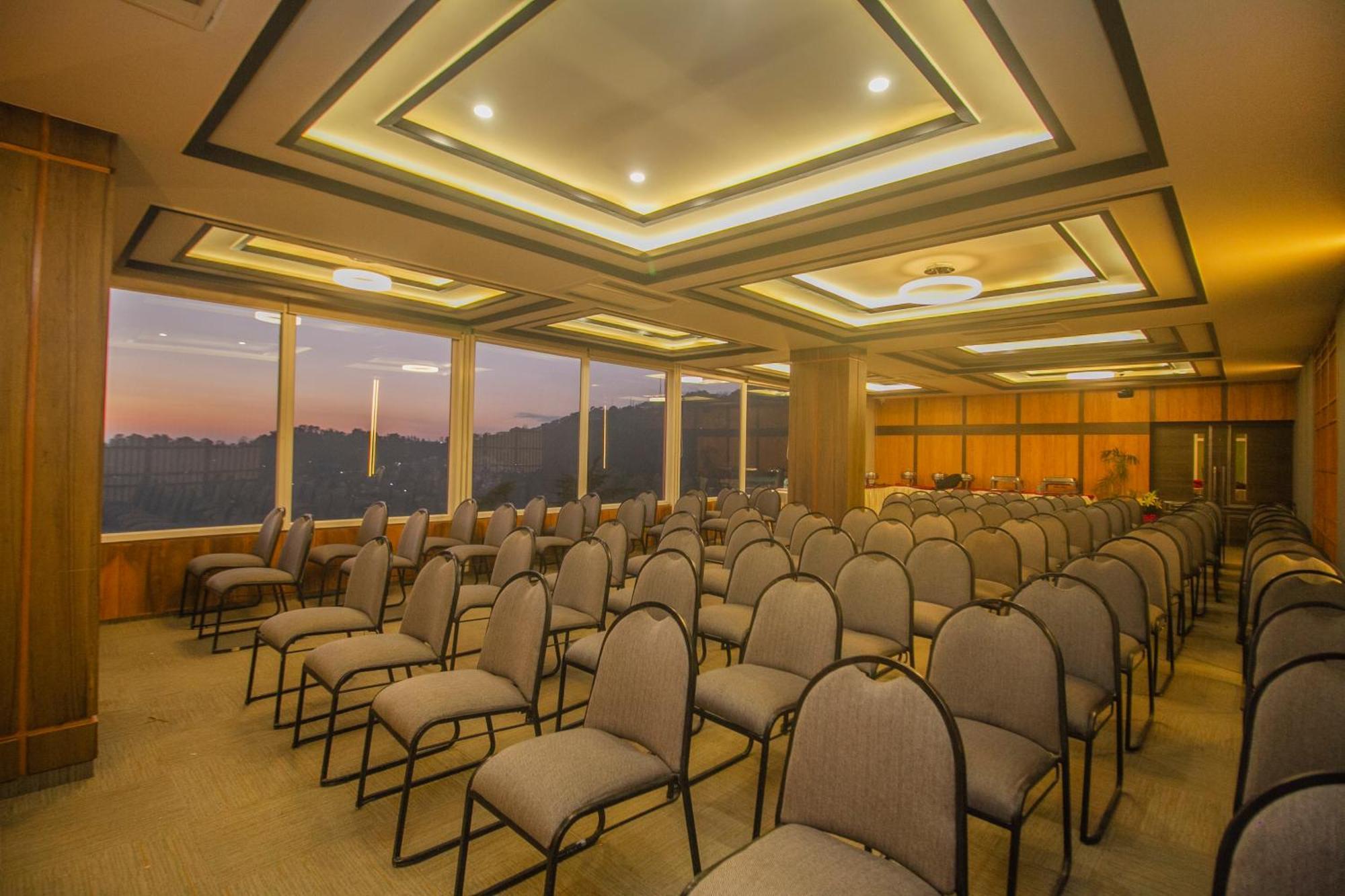 Отель Amritara Surya, Mcleodganj, Дармсала Экстерьер фото