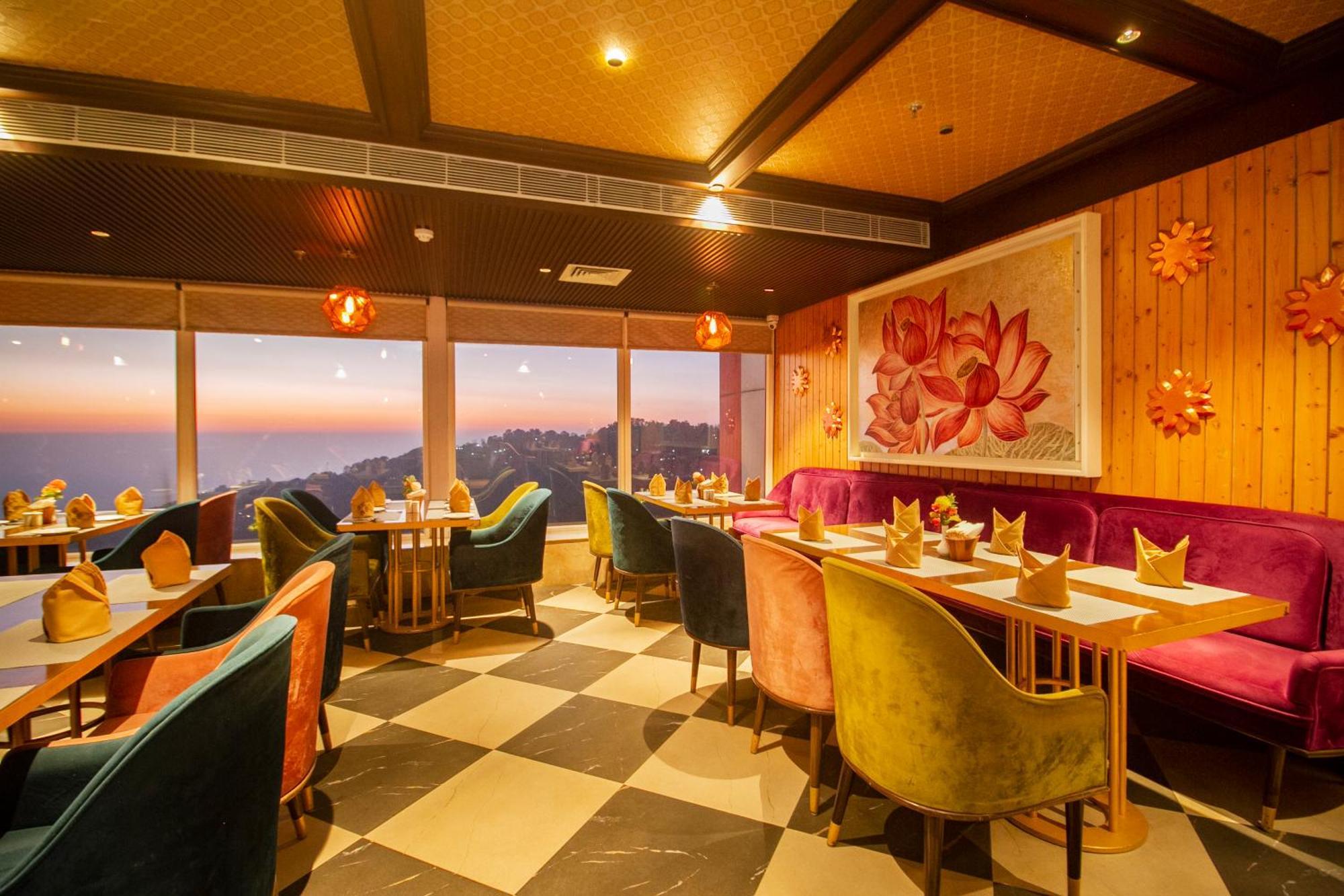 Отель Amritara Surya, Mcleodganj, Дармсала Экстерьер фото