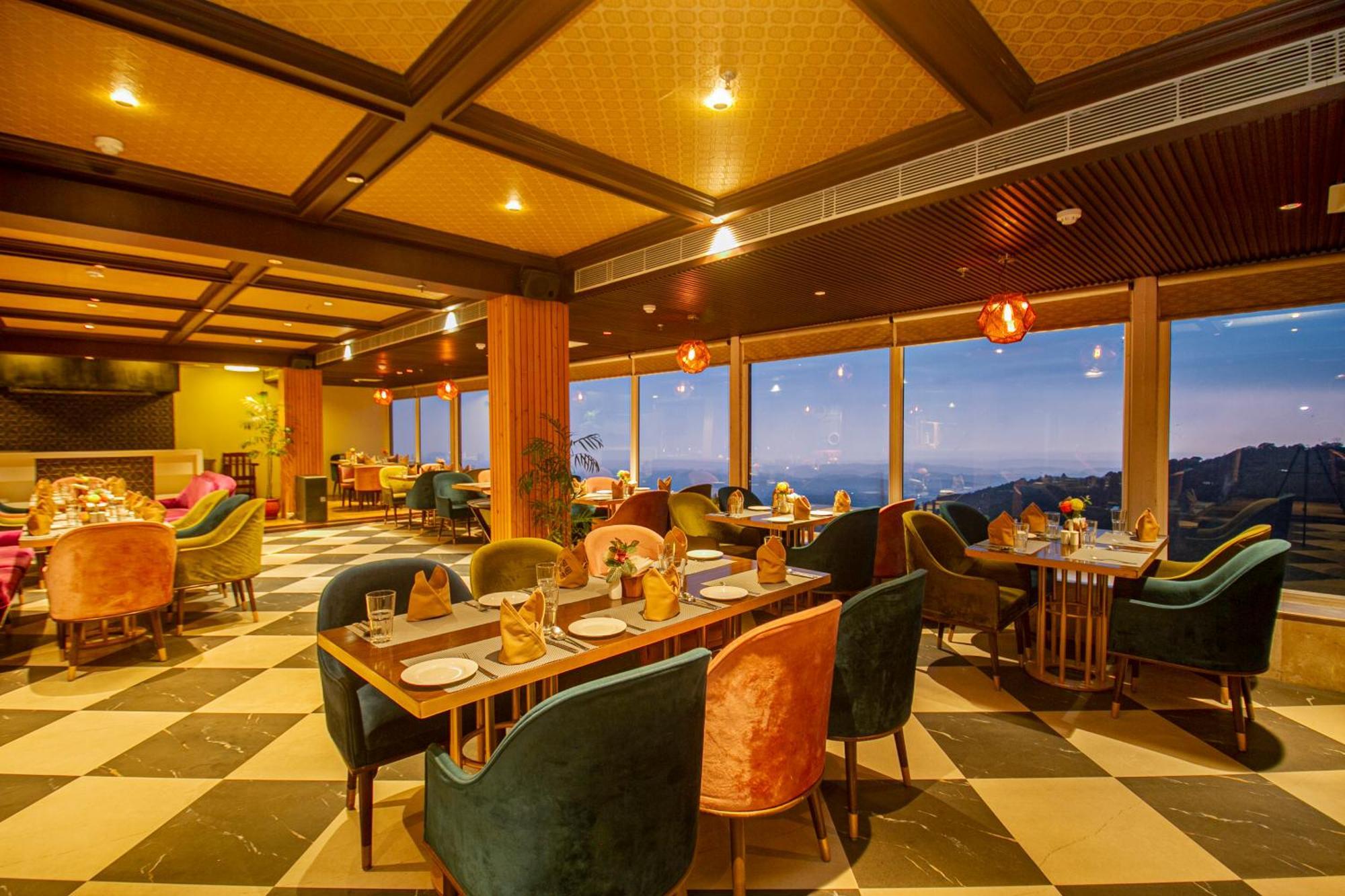 Отель Amritara Surya, Mcleodganj, Дармсала Экстерьер фото