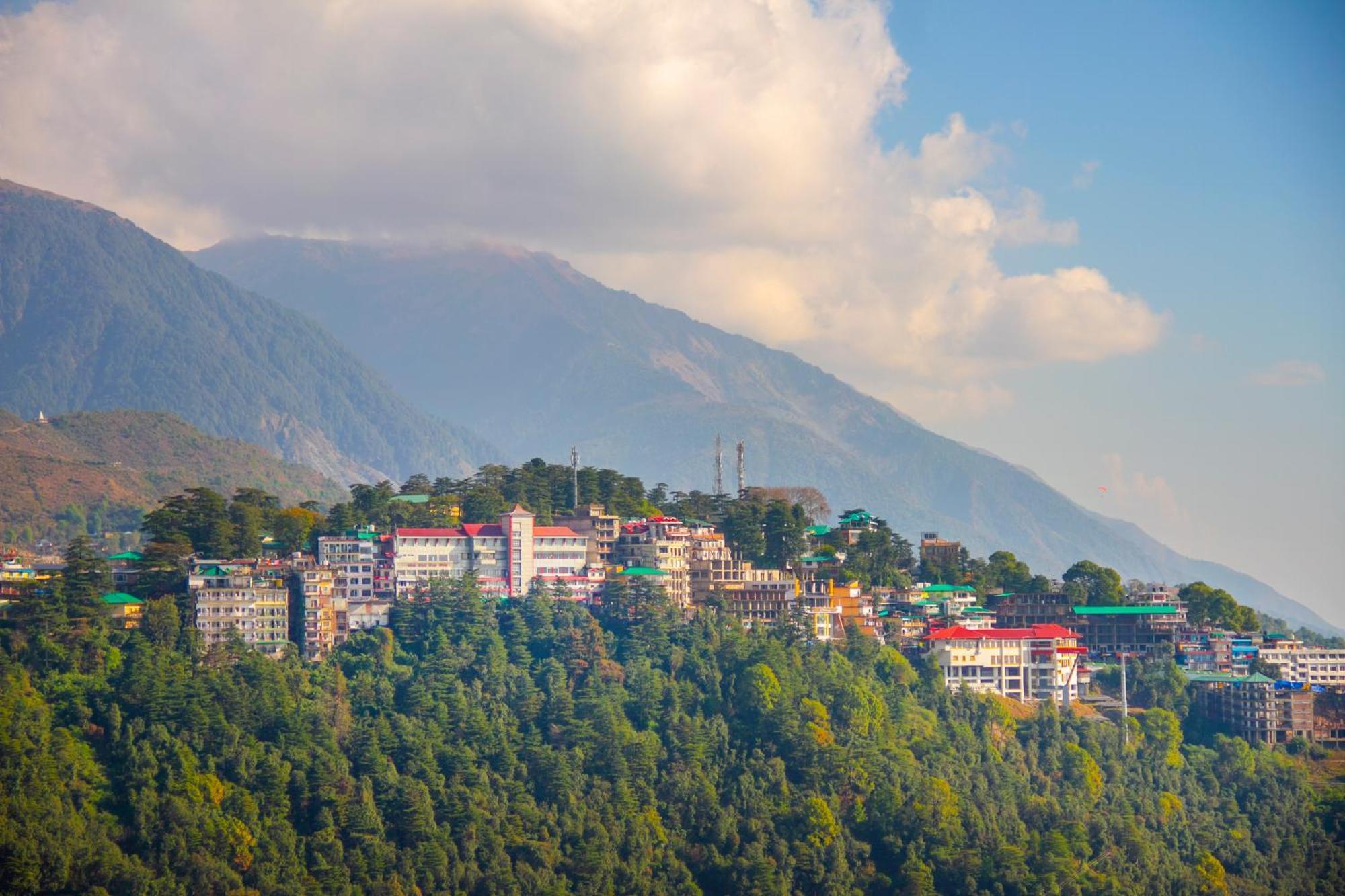 Отель Amritara Surya, Mcleodganj, Дармсала Экстерьер фото